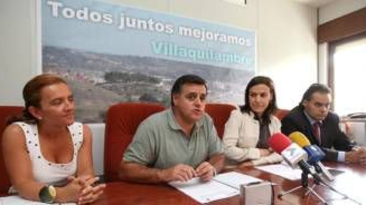 Lázaro García firmó ayer un convenio de colaboración con responsables del Catastro