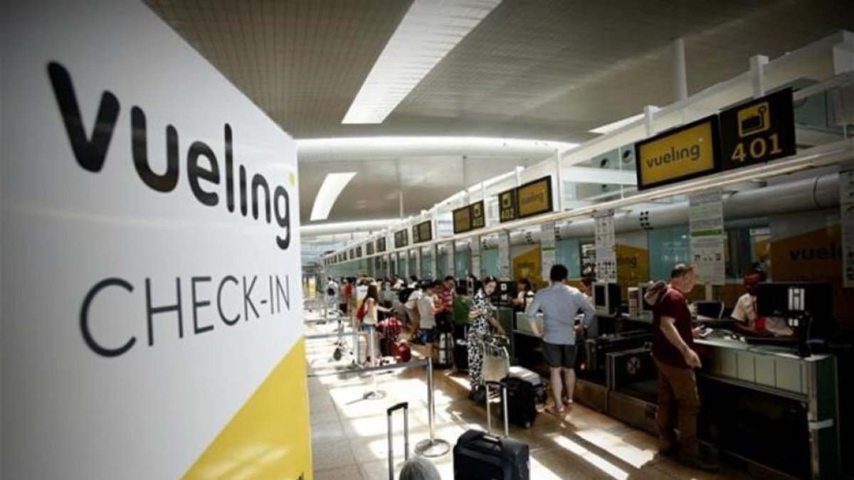 Mostradores de facturación de Vueling en el aeropuerto de El Prat.