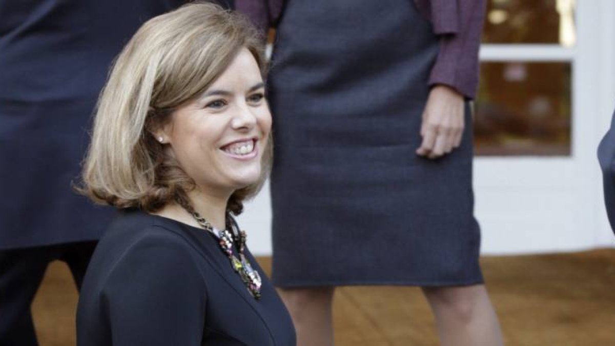 La vicepresidenta del Gobierno, Soraya Sáenz de Santamaría, tras la foto oficial del nuevo Ejecutivo de Mariano Rajoy.