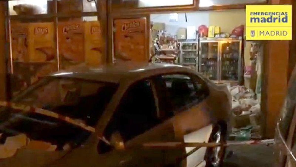 El niño estaba en la puerta del establecimiento cuando el vehículo impactó por causas que se investigan contra el establecimiento.