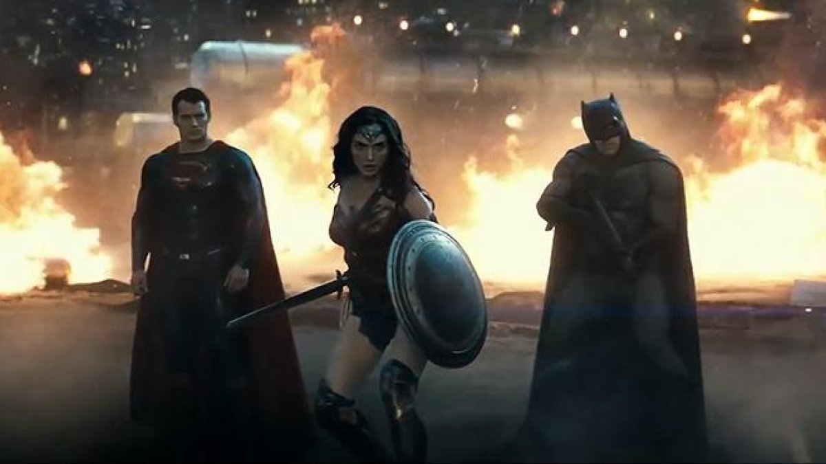 Estrenos de la semana. Tráiler de 'Batman vs Superman. El amanecer de la justicia'.