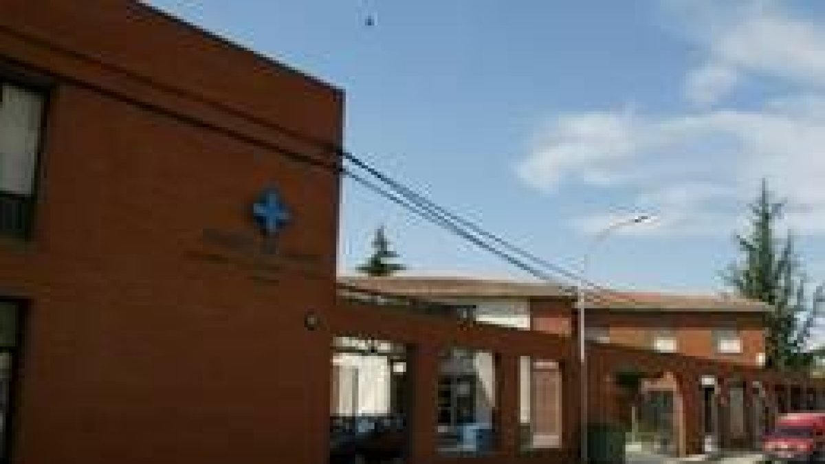 Imagen exterior del centro de salud de Astorga que abrirá por las tardes