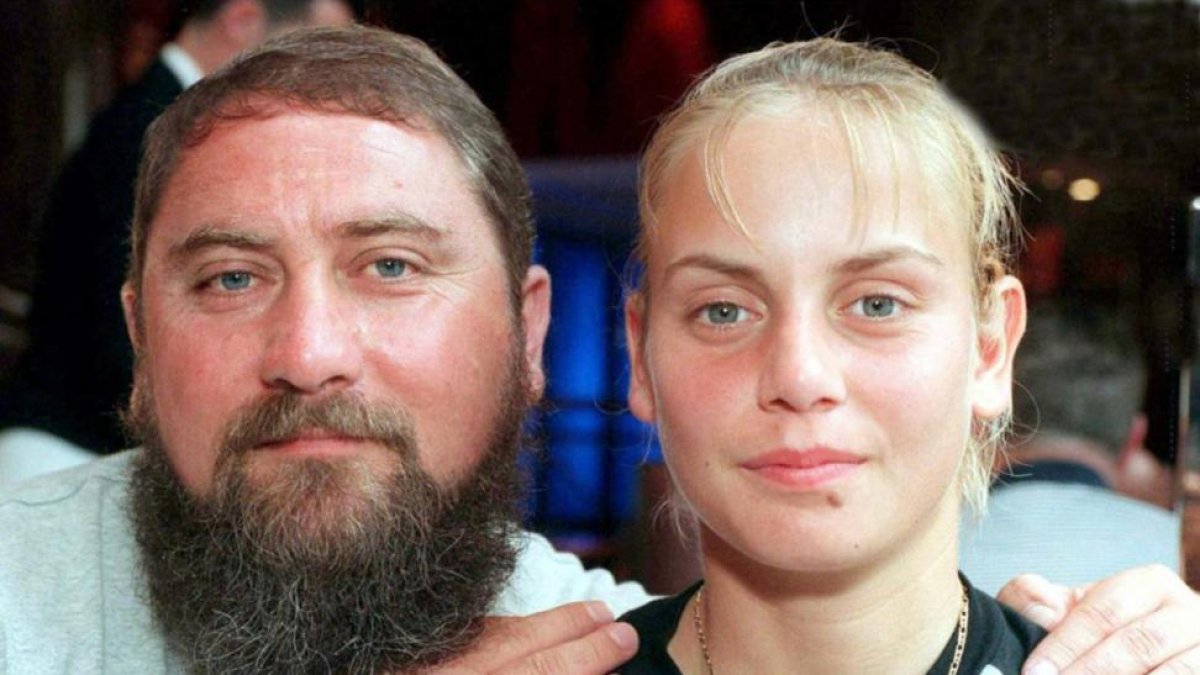 Jelena Dokic junto a su padre en un Open de Australia del año 2000.