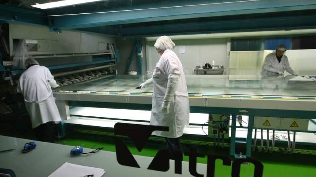 Una de las instalaciones de cortado de Vitro Cristalglass en La Rozada cuando la factoría se encontraba a pleno rendimiento.