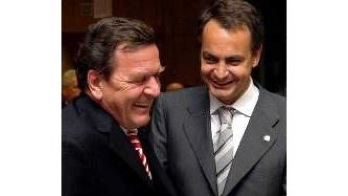 Schroeder y Zapatero, en una imagen de archivo, en una cumbre de la UE