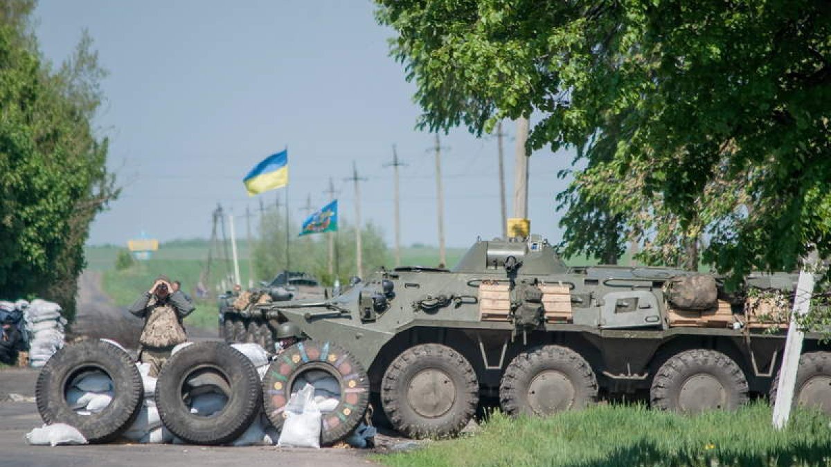 Soldados ucranianos en un puesto de control en las cercanías de Slaviansk.