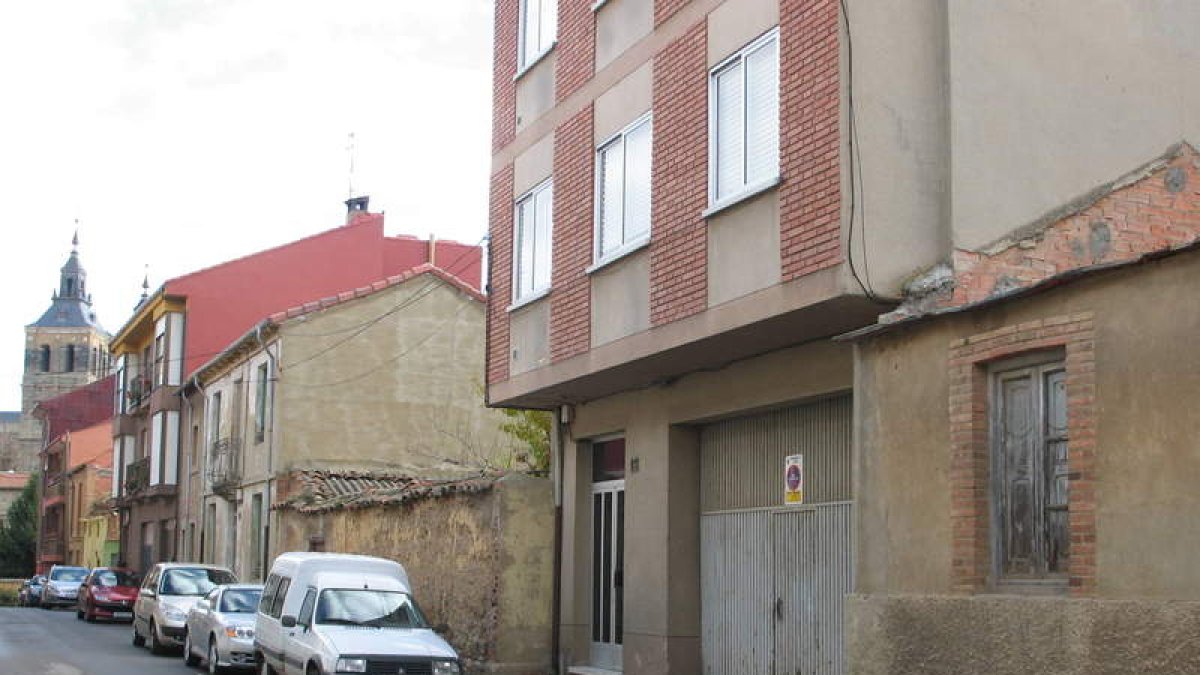 La Policía Local había acudido al primer piso del inmueble de la fotografía en varias ocasiones.