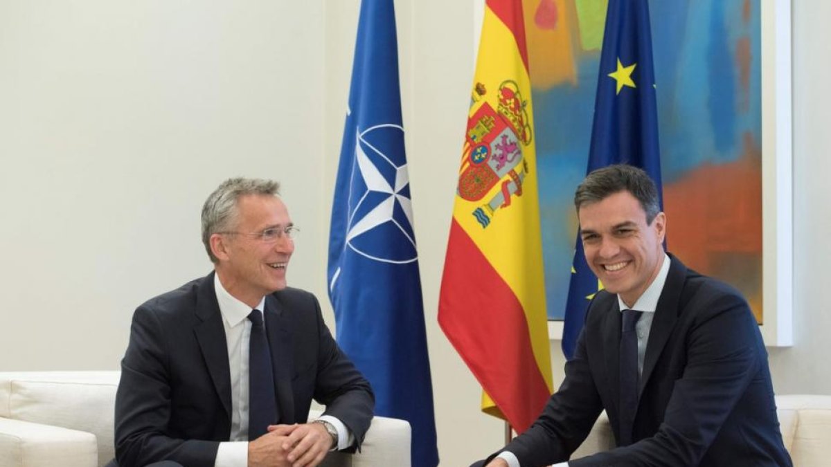 Sánchez y el secretario general de la OTAN, Jens Stoltenberg.
