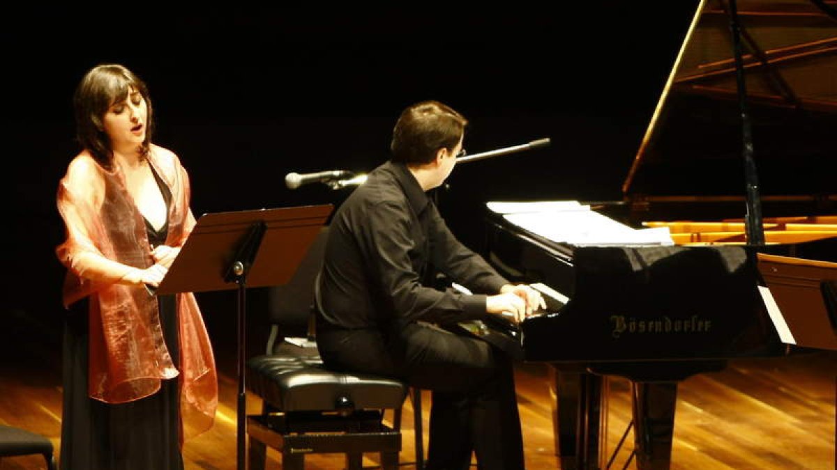 La soprano Eva Juárez y el pianista Jesús Rodríguez Recio.