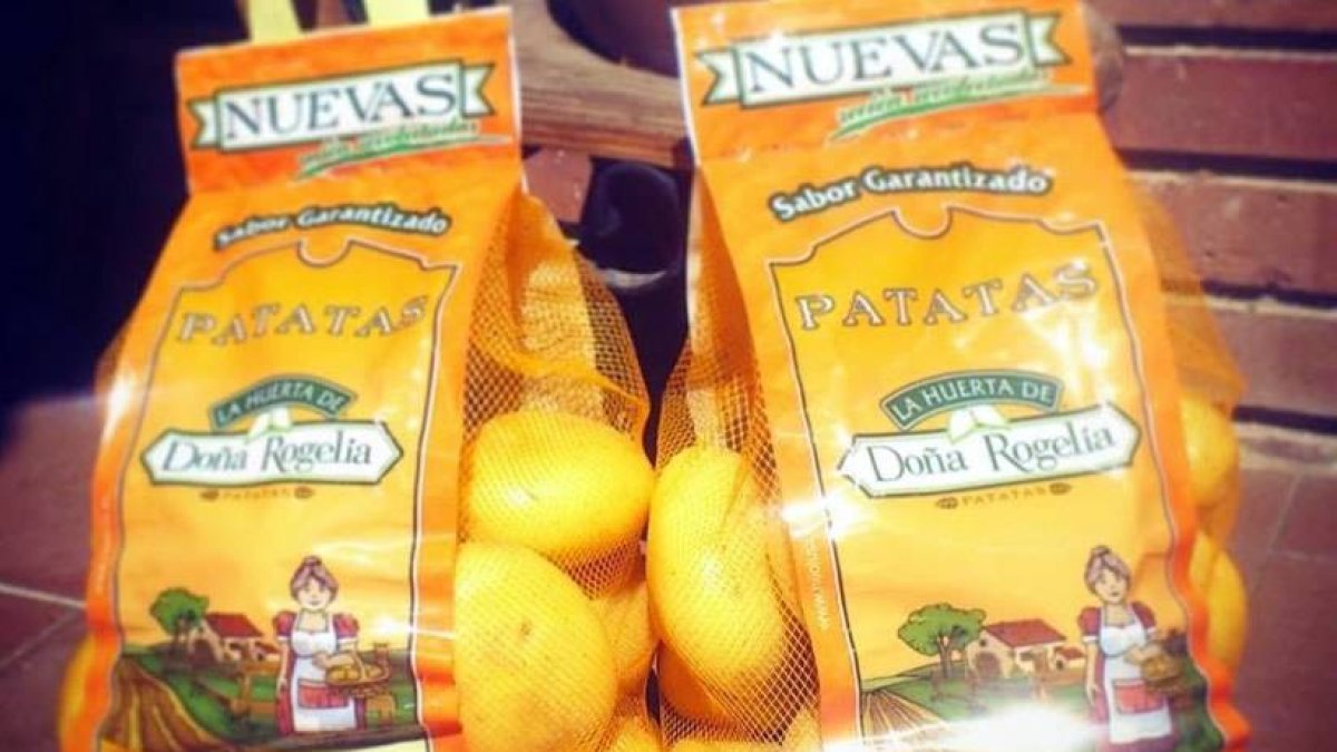 Bolsas de patatas de la firma 'Hijolusa' que va a construir nuevas instalaciones en Onzonilla.