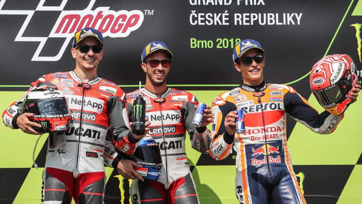 Jorge Lorenzo, Andrea Dovizioso y Marc Márquez coparon el podio en Austria. MARTIN DIVISEK
