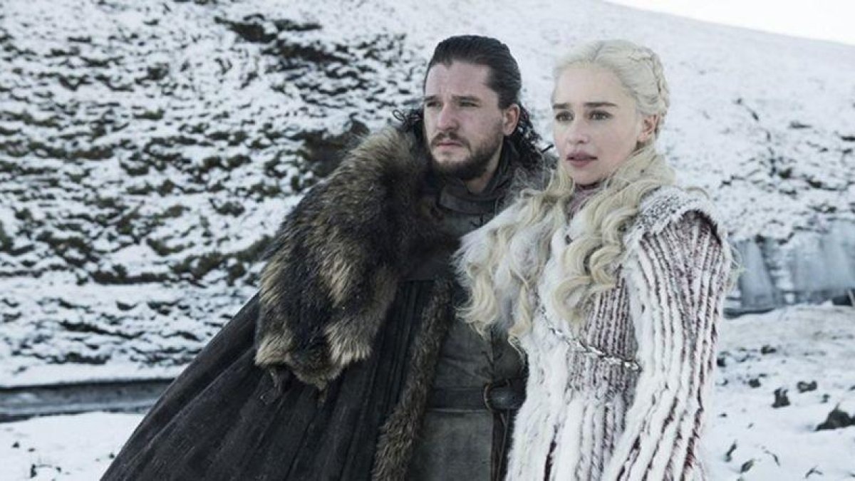 Kit Harington y Emilia Clarke como Jon Snow y Daenerys Targaryen.
