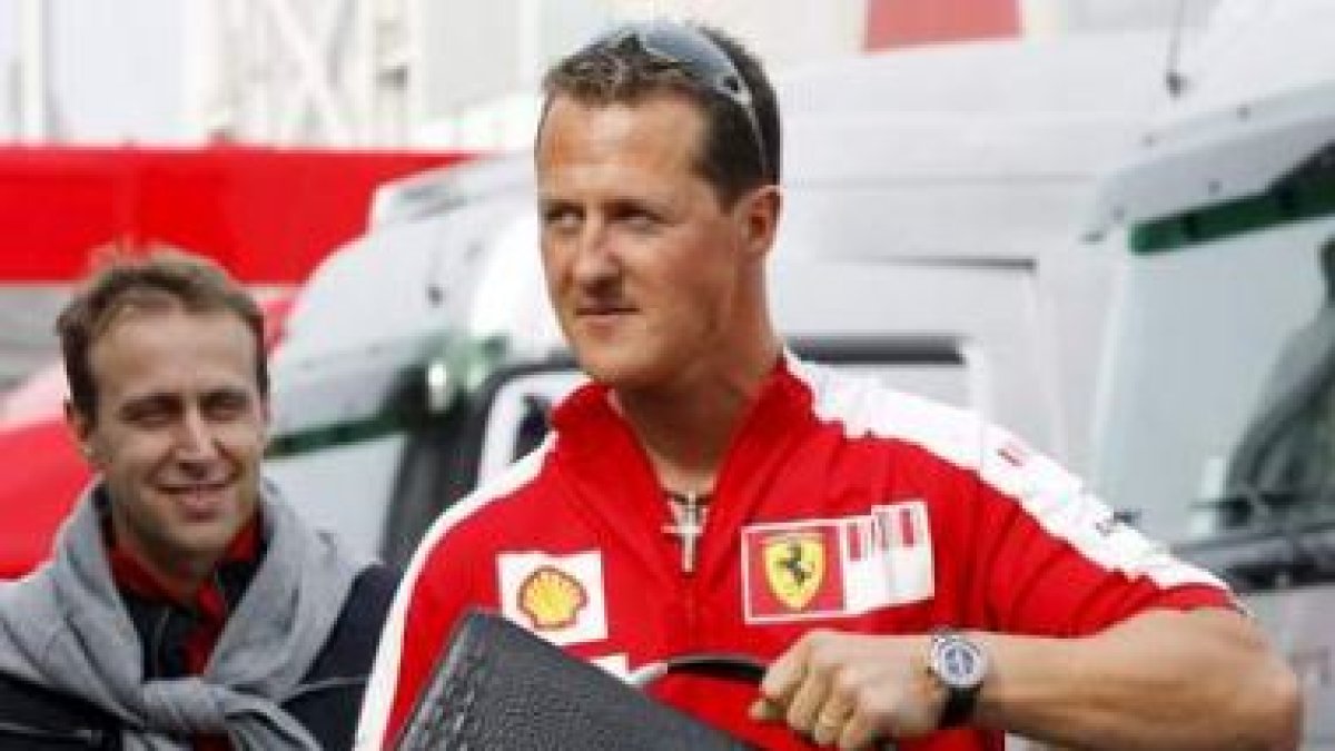 Schumacher  volverá a vestir el mono de Ferrari.