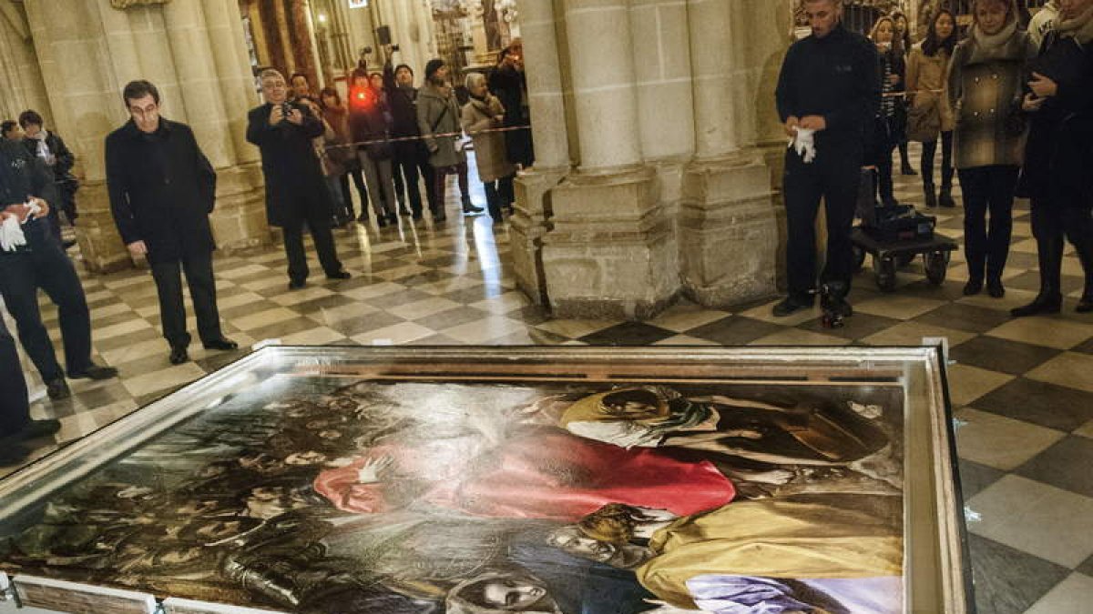 ‘El Expolio’ del Greco en la Catedral Primada de Toledo, donde llegó ayer, tras ser restaurada en el Museo del Prado.