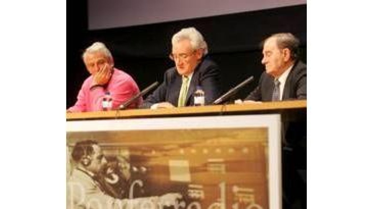 Sancho, Del Olmo y Pérez Puig, ayer en la conferencia en el Bergidum