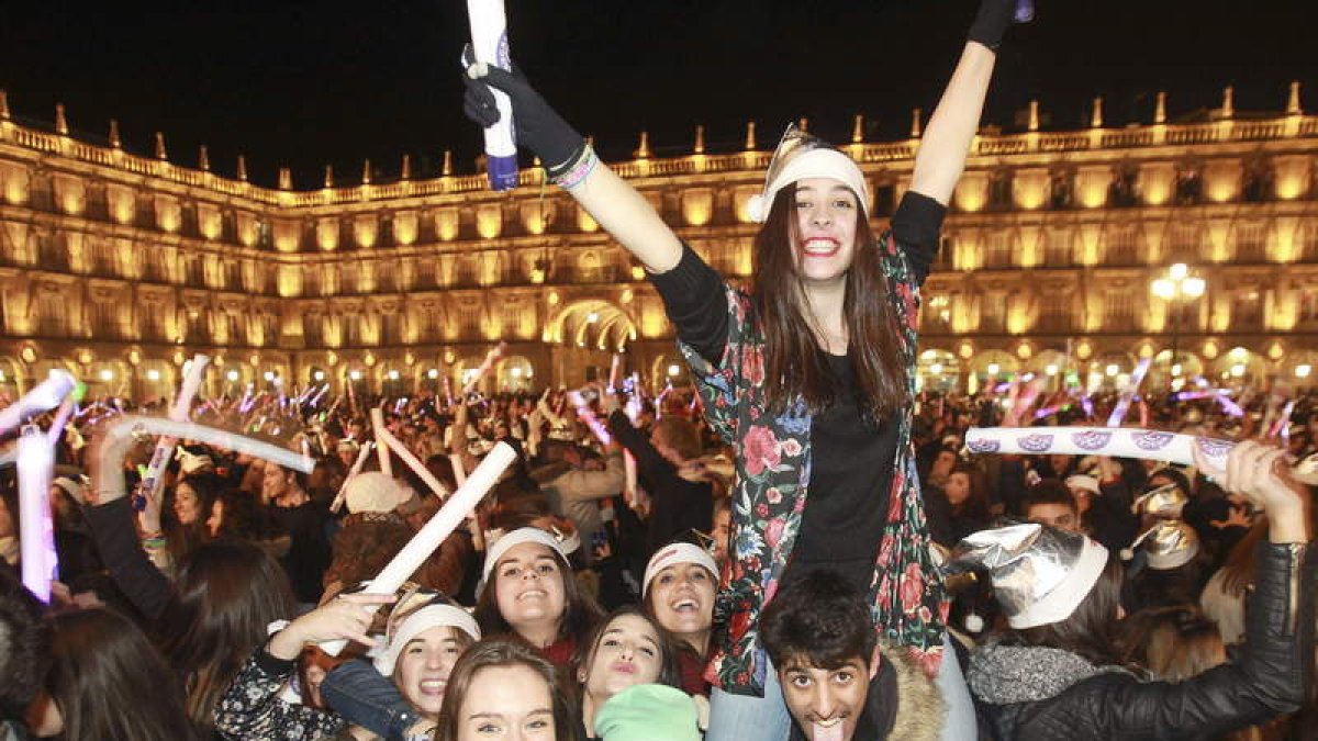 El fin de año anticipado que los jóvenes estudiantes celebran en Salamanca. J. M. G