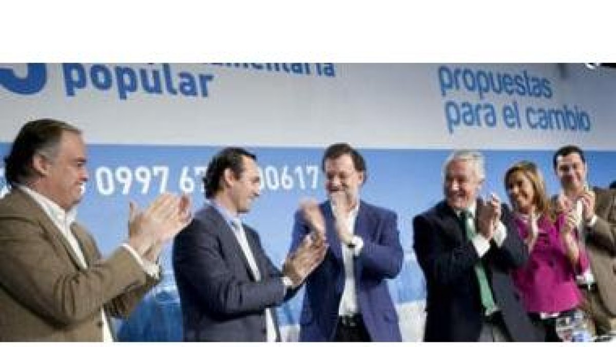 Pons, el presidente del PP balear, Ramón Bauzá, escoltan a Rajoy junto a Arenas y Mato en la clausur