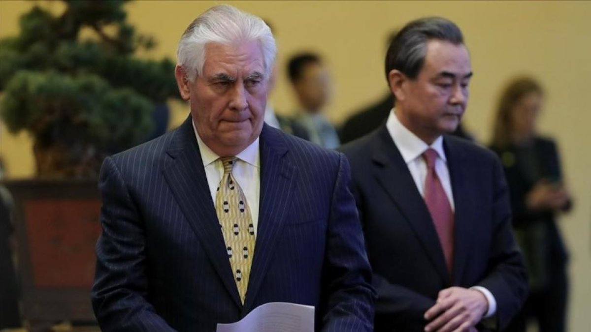 El ministro de Exteriores chino, Wang Yi, y el secretario de Estado Rex Tillerson.