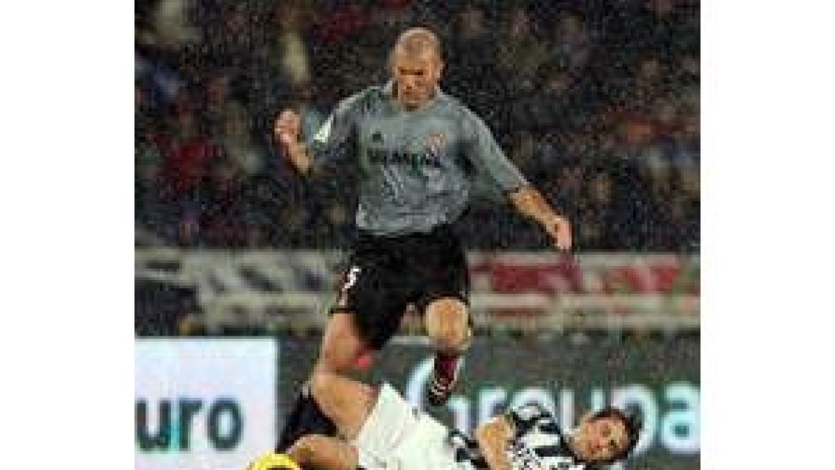 El francés Zidane consiguió el gol del empate con un duro disparo con su pierna izquierda