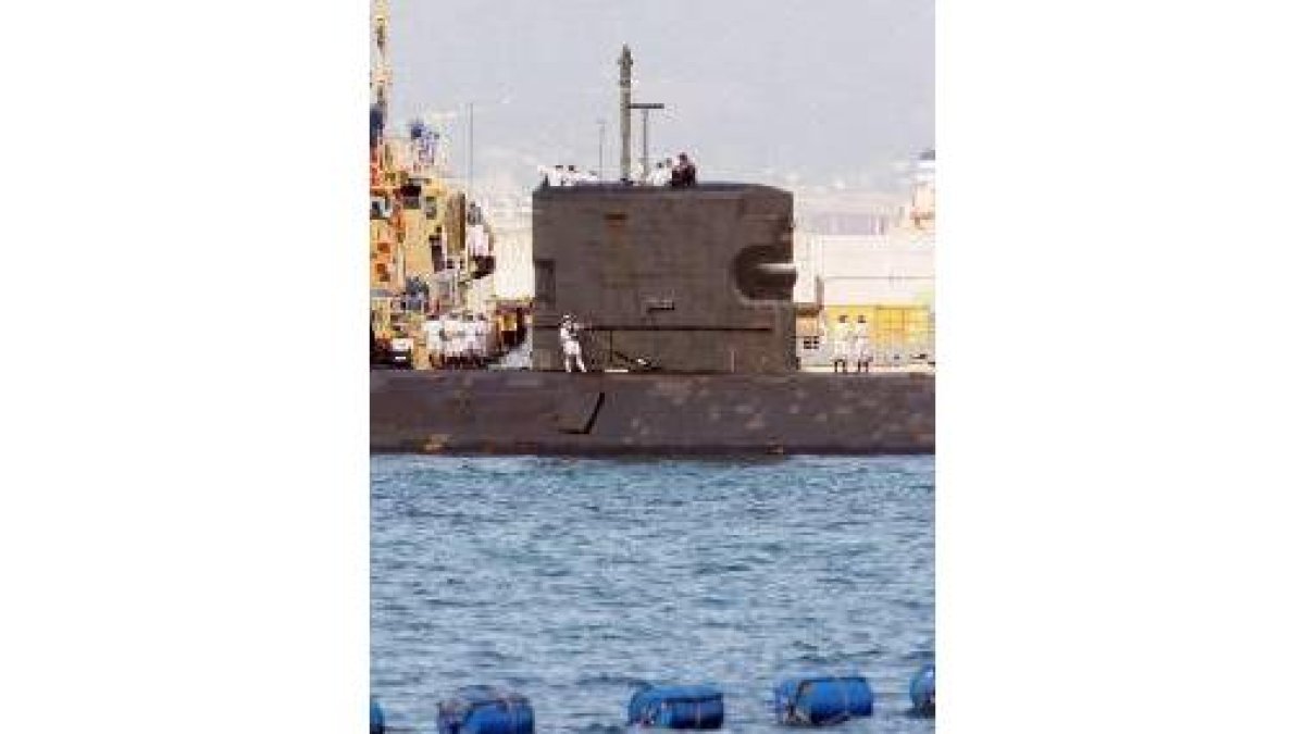 El submarino británico atracado en el puerto de Gibraltar
