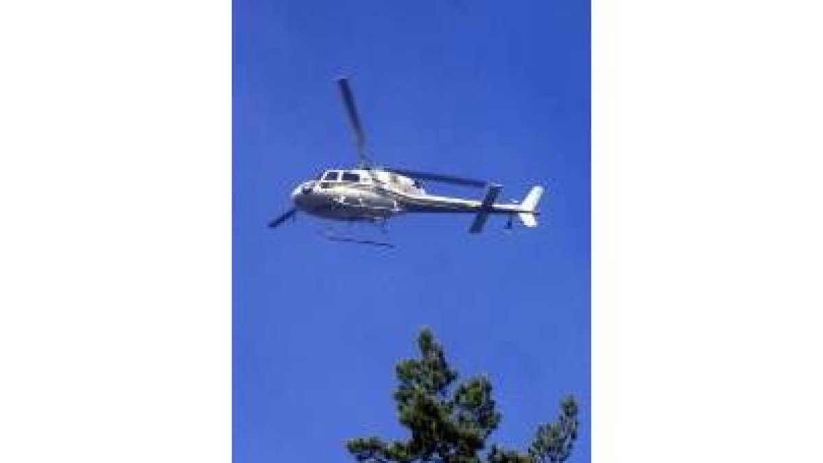 El helicóptero siniestrado el lunes, modelo Bell 205