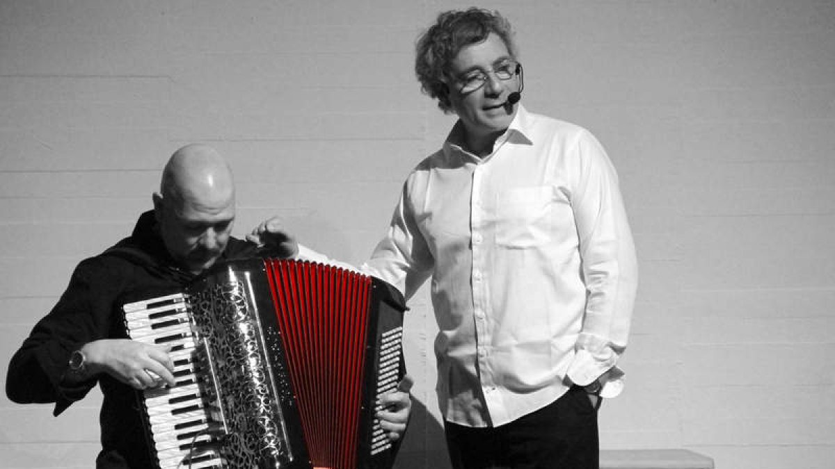 Cuco Pérez y Juan Carlos Mestre llevarán la música y la poesía al Teatro Bergidum. DL