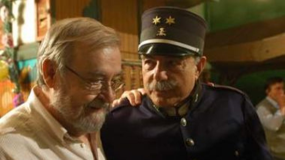 El director José Luis García Sánchez junto al actor Juan Luis Galiardo durante el rodaje