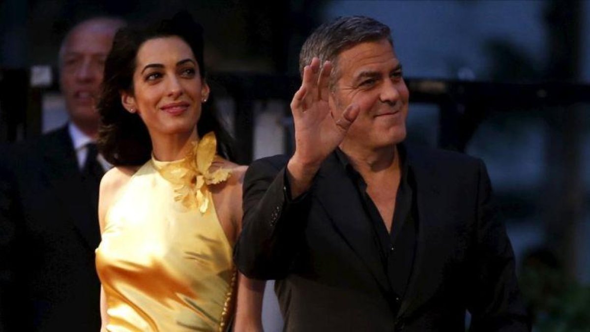 George Clooney y su mujer, Amal Clooney, en la alfombra roja de la 'prémiere' de la película 'Tomorrowland' en Tokio durante el mes de mayo de 2015.