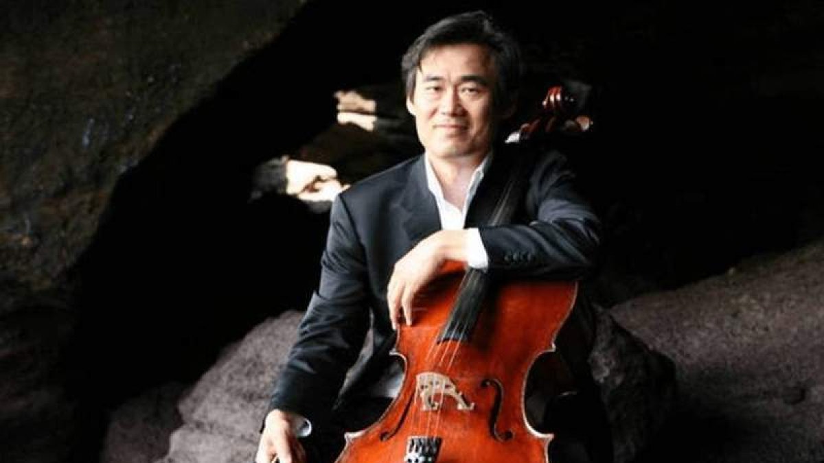 Los violonchelistas Sung-Won Yang y Fernando Arias, que hoy protagonizan el concierto de Cello León. DL