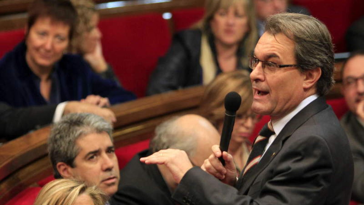 El presidente de la Generalitat, Artur Mas, durante la sesión de control celebrada ayer.