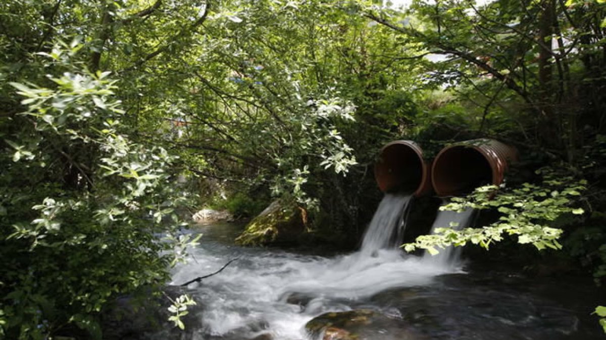 El agua de León filtrada por los túneles supone una corriente constante hacia Asturias. JESÚS F. SALVADORES