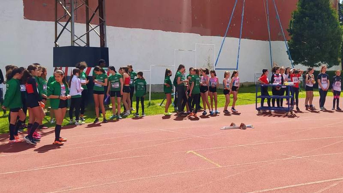 El atletismo es uno de los deportes que incluyen los Juegos Escolares. DL