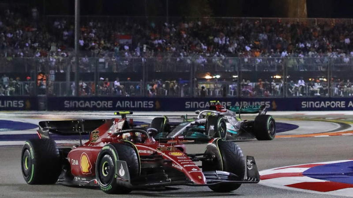 Carlos Sainz sumó un nuevo podio, esta vez en Singapur. WHITE