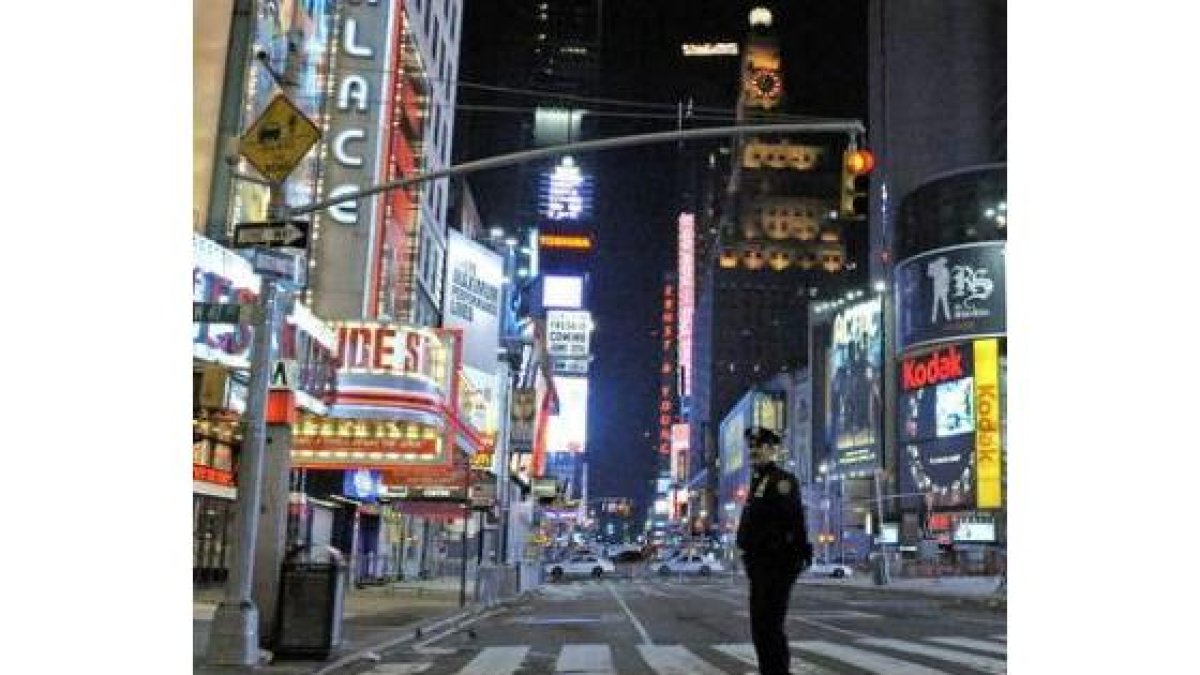 La zona de Times Square, desierta tras ser acordonada.