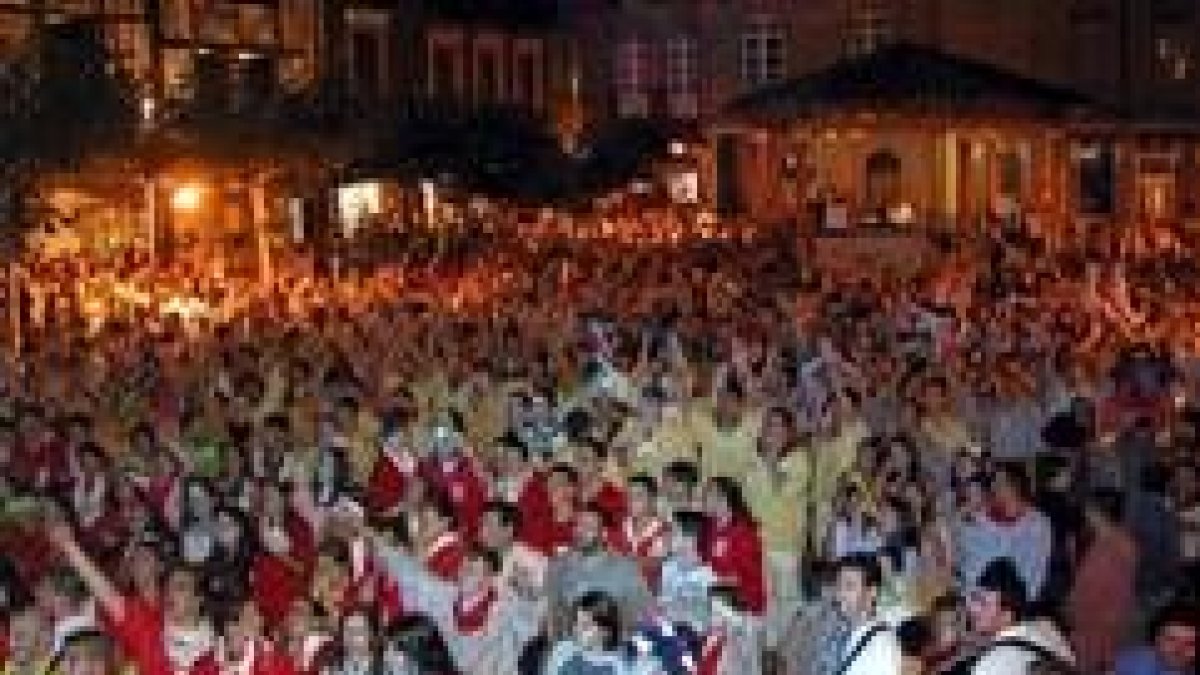 El Festival de Peñas pone cada año el punto y final a las Fiestas de San Juan de Sahagún