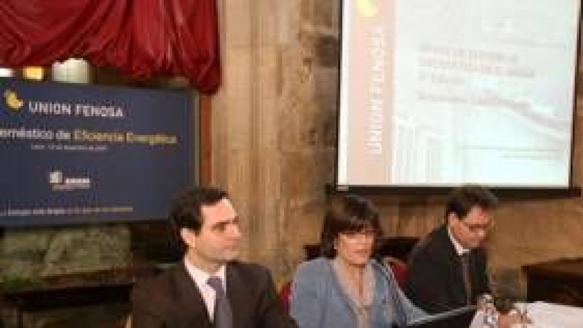 Ignacio de Álvaro, Ana María Jiménez y Orlando Redondo, ayer en la presentación del informe