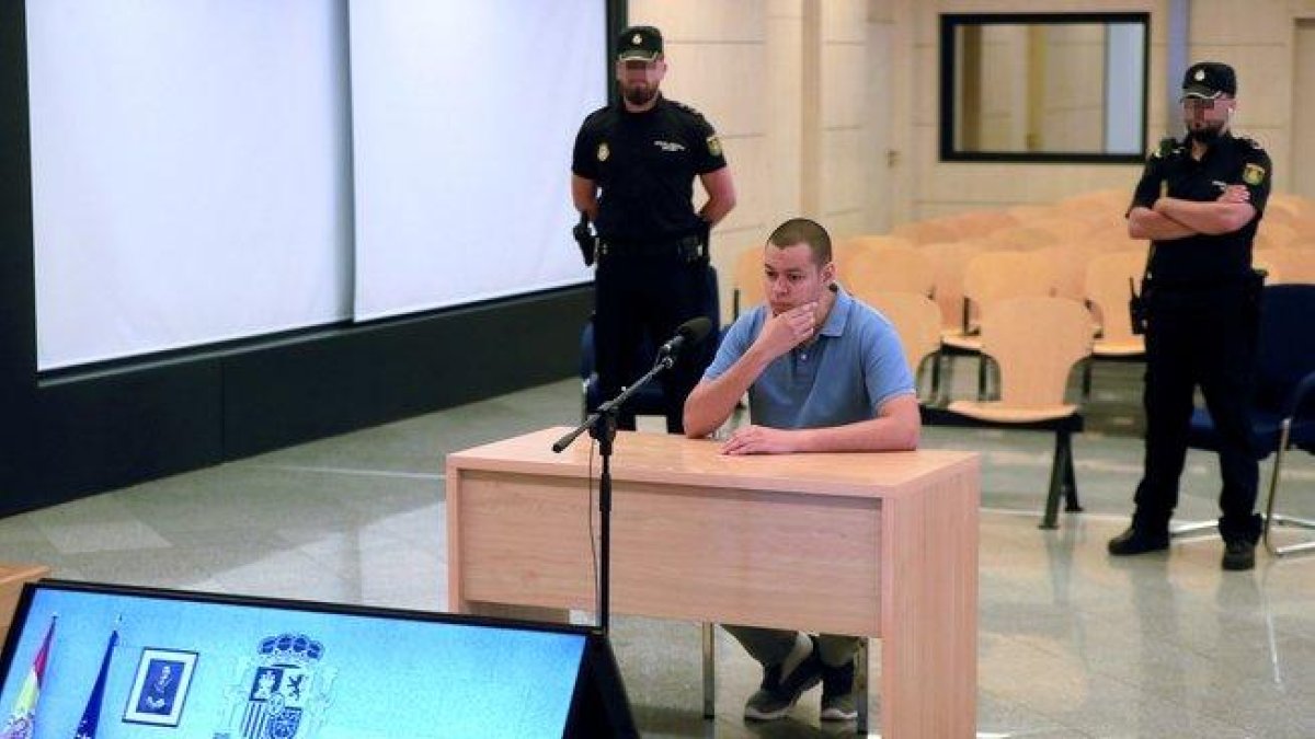 El acusado de integrar el Daesh, Karim el Idrissi Soussi, durante el juicio de este lunes en la Audiencia Nacional.