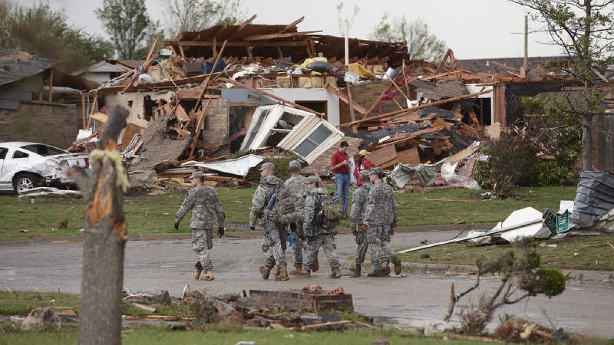 Los destrozos del temporal son muy visibles en los barrios de la zona sur de Oklahoma.