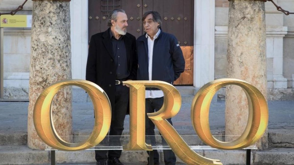 Agustín Díaz Yanes (derecha), junto a Jose Coronado, en la presentación de Oro en Sevilla.