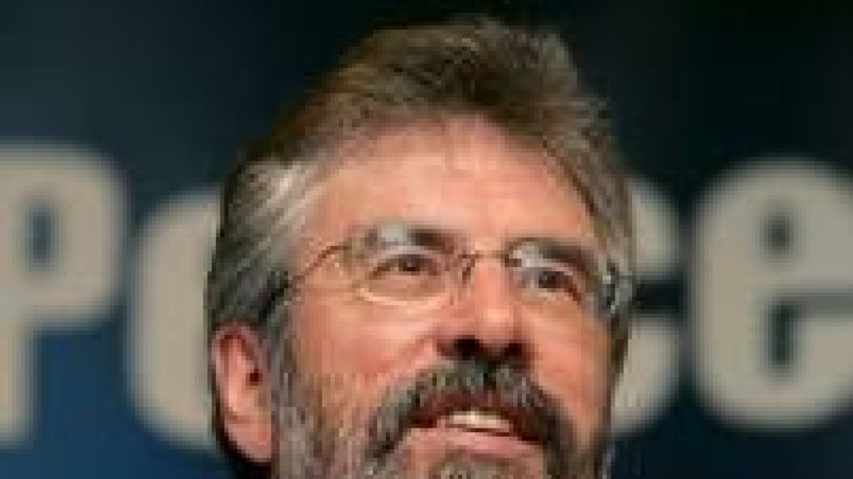 Gerry Adams, ayer durante una rueda de prensa celebrada en Belfast