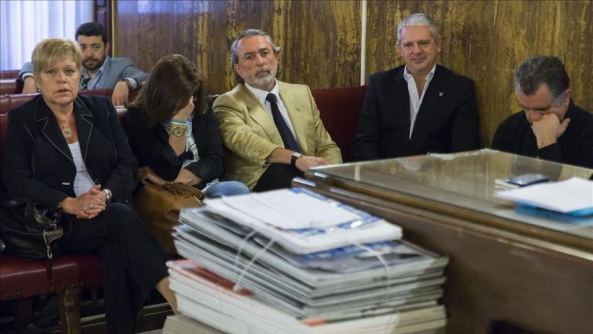 Imagen del juicio celebrado en Valencia sobre el 'caso Fitur' en la que aparecen Francisco Correa y Pablo Crespo, entre otros