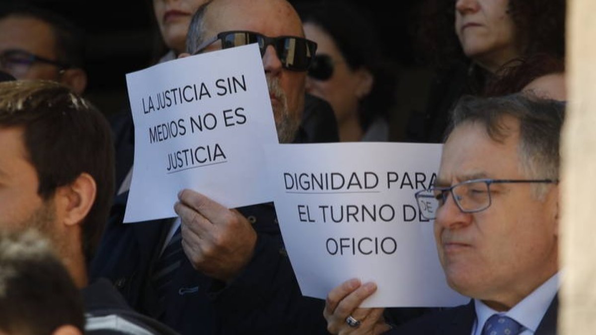 Concentración de protesta de los abogados, en imagen de archivo. RAMIRO