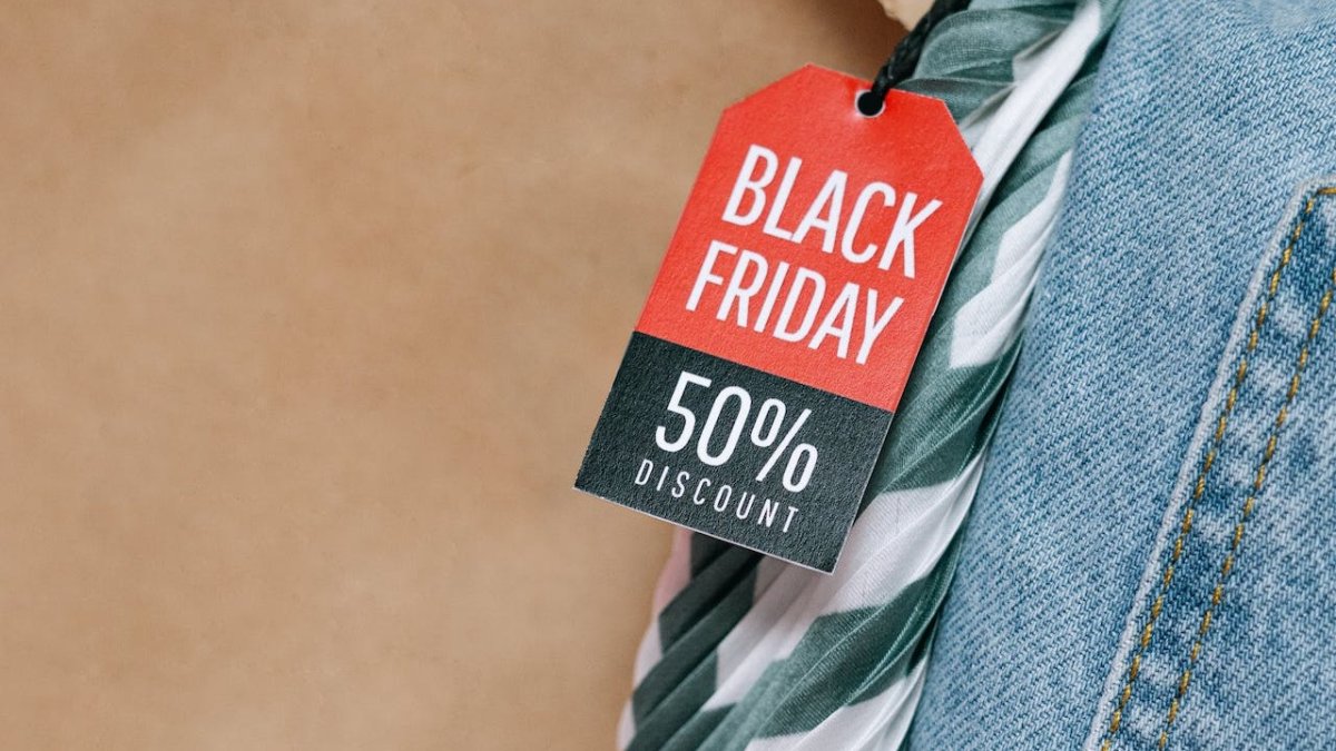 Imagen de unos productos en oferta por el Black Friday.  IVAN SAMKOV/PEXELS