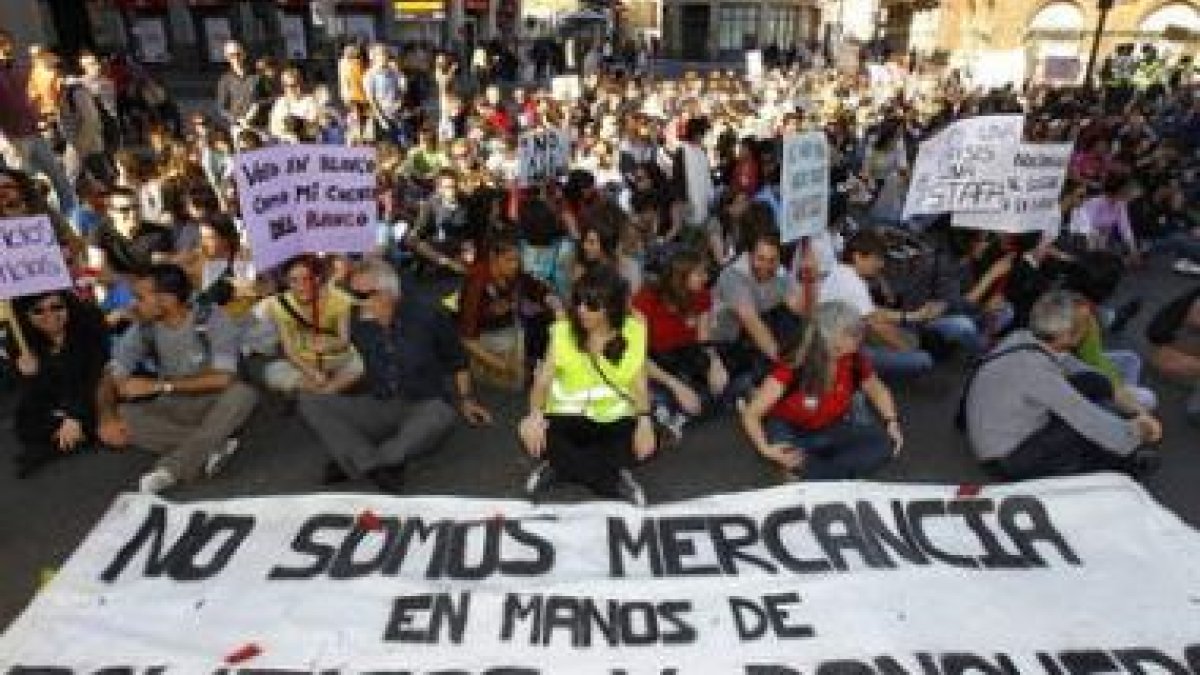 Liderada por la pancarta la protesta desfiló más de hora y media entre Guzmán y Santo Domingo