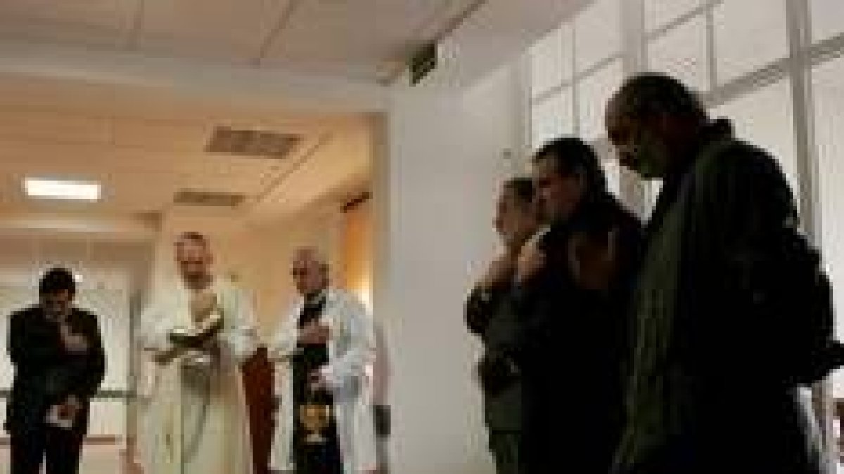 El obispo de León inauguró las nuevas instalaciones de la clínica
