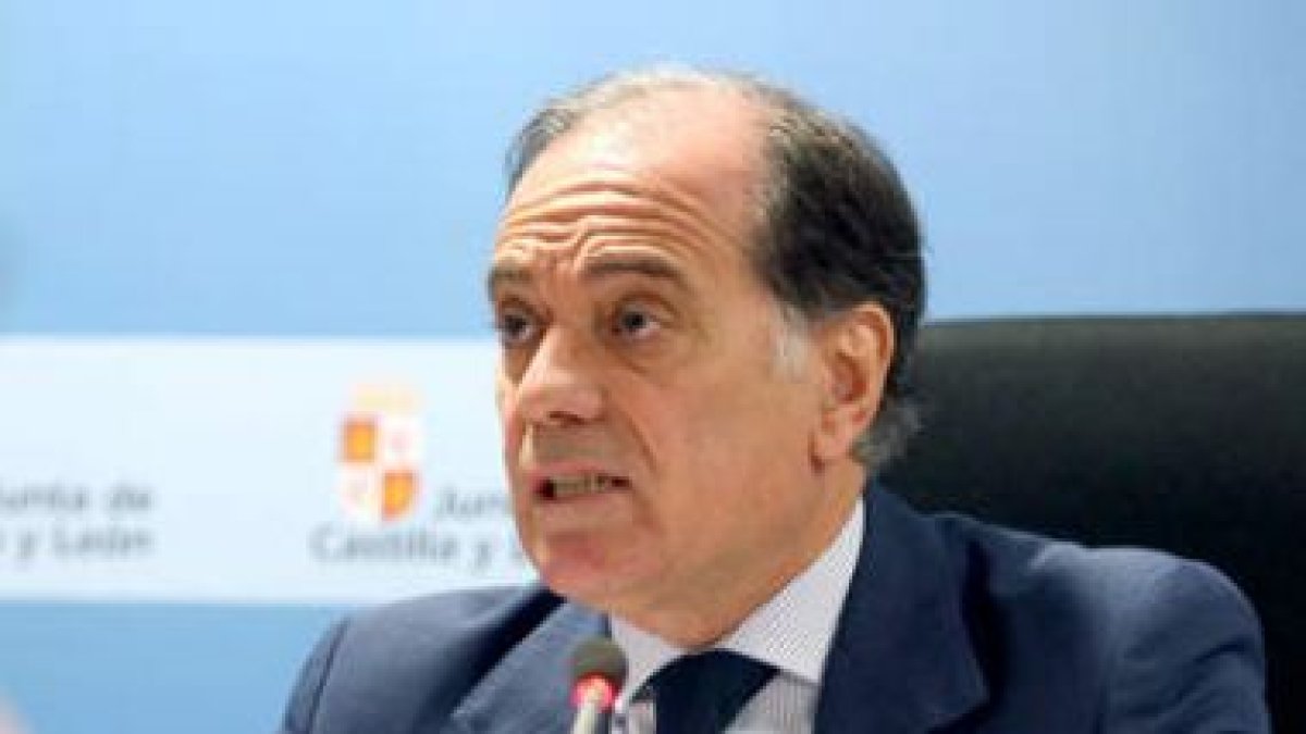El vicepresidente segundo y consejero de Economía y Empleo, Tomás Villanueva.