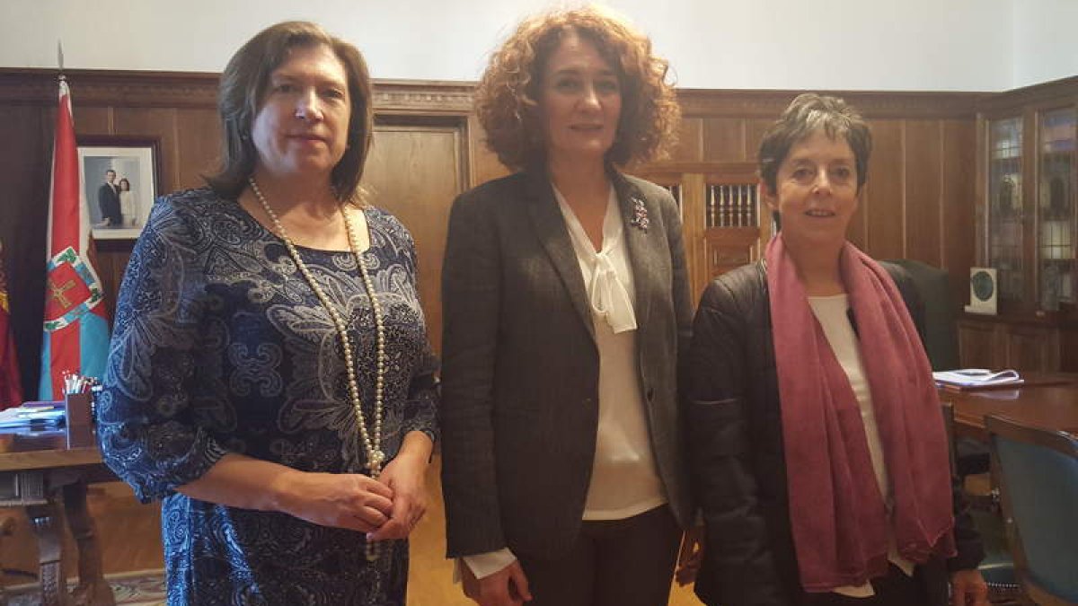 María Antonia Gancedo, Merayo y Pilar García Moutón, ayer. DL