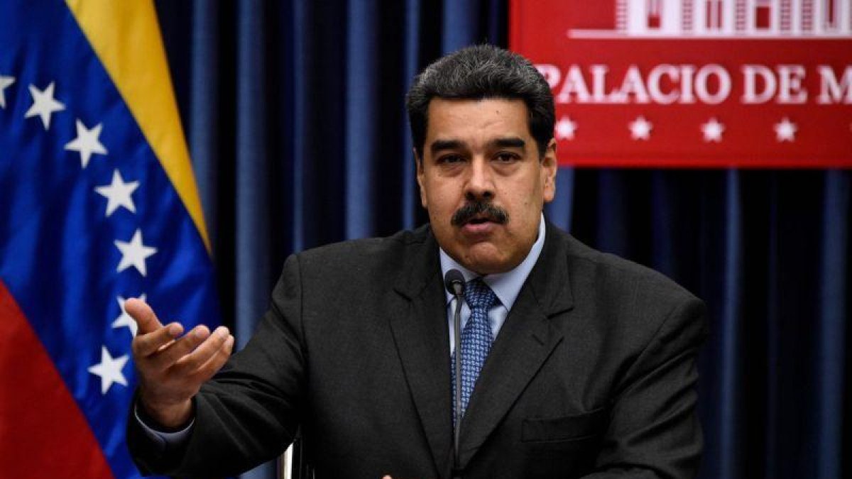 La legitimidad de Maduro en la presidencia está cuestionada por la Unión Europea, la Organización de Estados Americanos, Estados Unidos y varios países latinoamericanos.