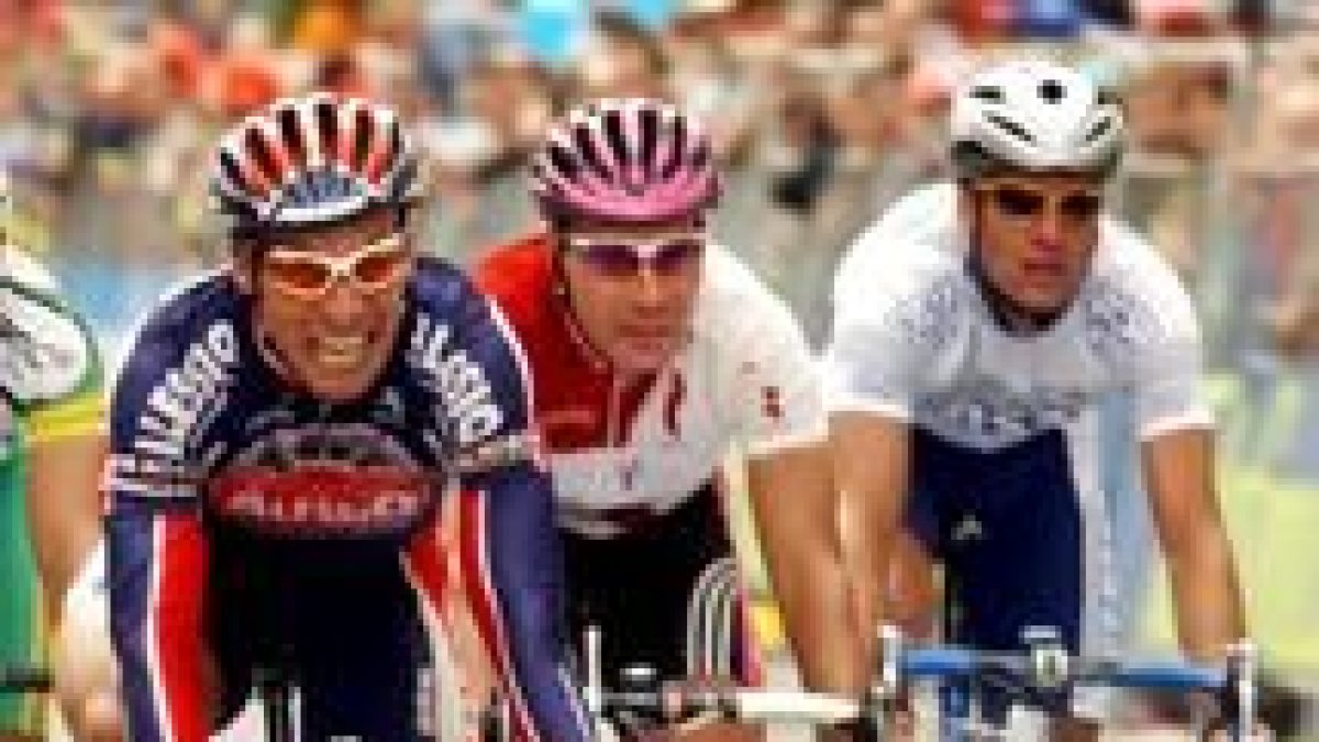 Furlan supera a Zabel y a Petacchi en la meta de la decimoséptima etapa de la Vuelta a España