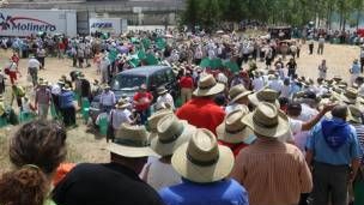 Gente de toda la provincia se acercó a Riaño con motivo de la fiesta